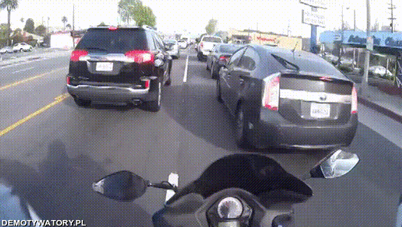 Kierowca zatrzymał motocyklistę,  aby uniknął wypadku –  