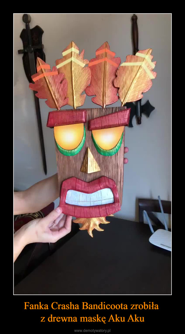 Fanka Crasha Bandicoota zrobiła z drewna maskę Aku Aku –  