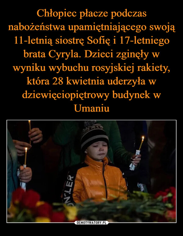 Chłopiec płacze podczas nabożeństwa upamiętniającego swoją 11-letnią siostrę Sofię i 17-letniego brata Cyryla. Dzieci zginęły w wyniku wybuchu rosyjskiej rakiety, która 28 kwietnia uderzyła w dziewięciopiętrowy budynek w Umaniu