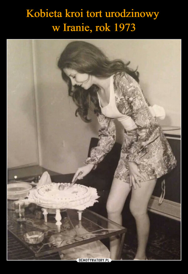 Kobieta kroi tort urodzinowy 
w Iranie, rok 1973